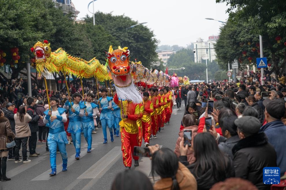 重庆铜梁龙舞春节大巡游活动启幕