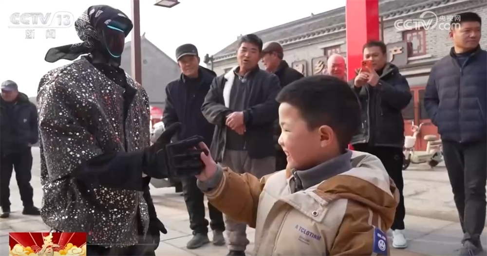 特色体验庆佳节既饱“口福”又饱“眼福” 欢乐热闹中喜气洋洋过大年 特色体验庆佳节既饱“口福”又饱“眼福” 欢乐热闹中喜气洋洋过大年