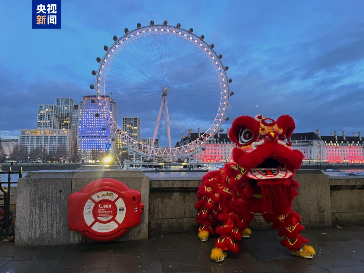 点亮中国红!英国地标伦敦眼披上中国春节装扮 点亮中国红!英国地标伦敦眼披上中国春节装扮