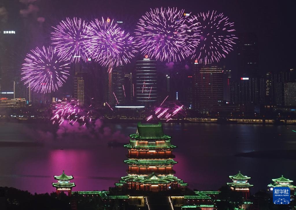 江西南昌：烟花晚会迎新春