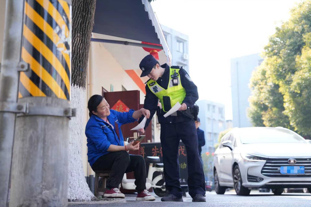 让人破防！妈妈装成“食堂阿姨”，赶赴上海为“00后”新警送年夜饭