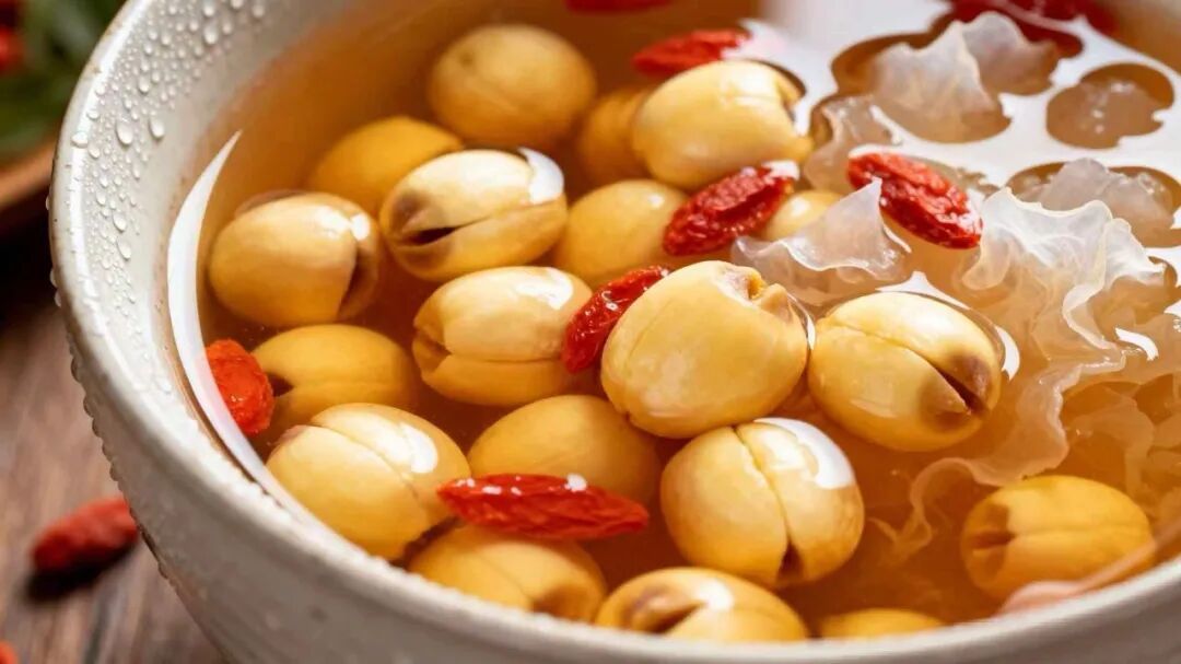 雨水|雨润东风生暖意，养脾祛湿护安康。春季养生攻略速收藏→