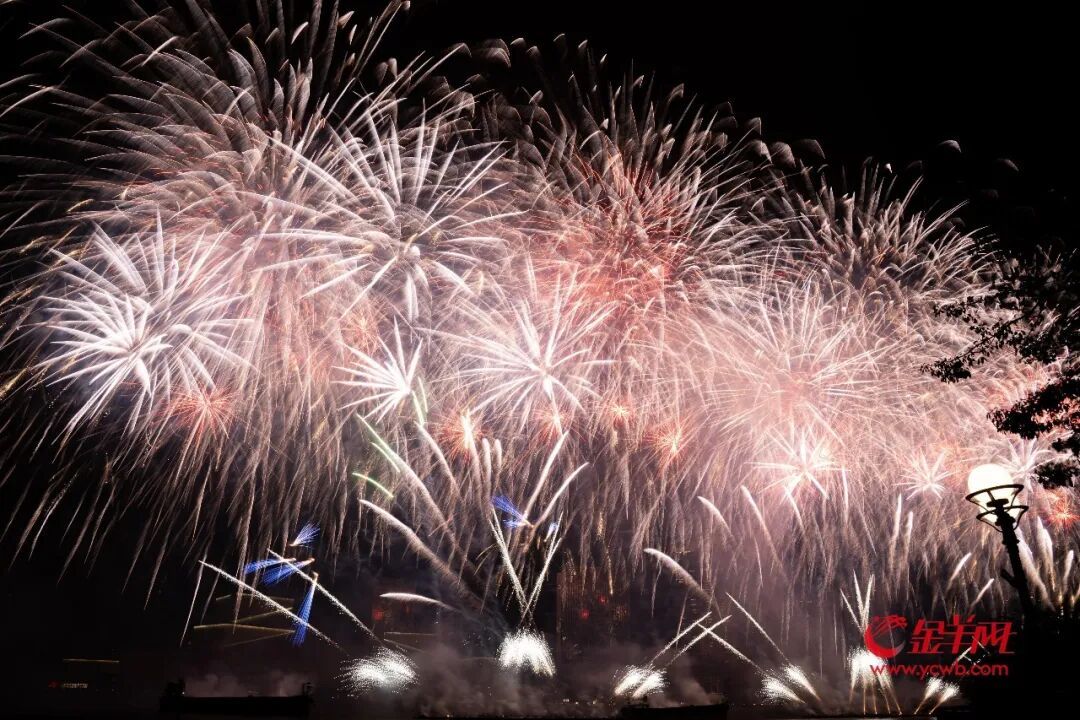 800米璀璨！广州白鹅潭15万发烟花点亮马年夜空