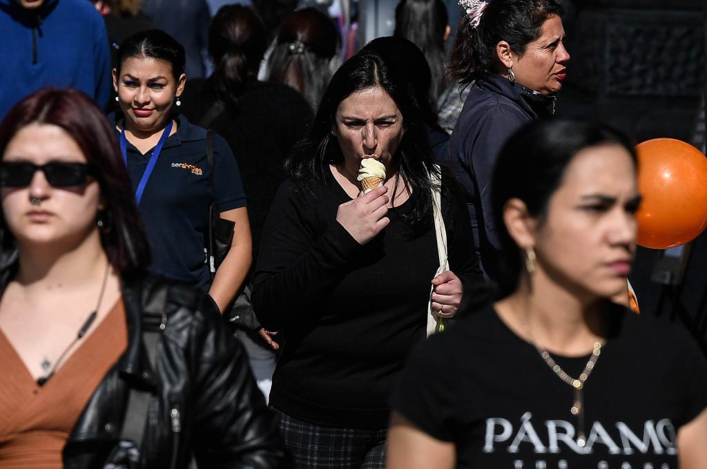 记者观察:食品贴上警示标签 智利欲全民瘦身? 记者观察:食品贴上警示标签 智利欲全民瘦身?