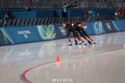 创造历史！中国队速度滑冰男子团体摘铜