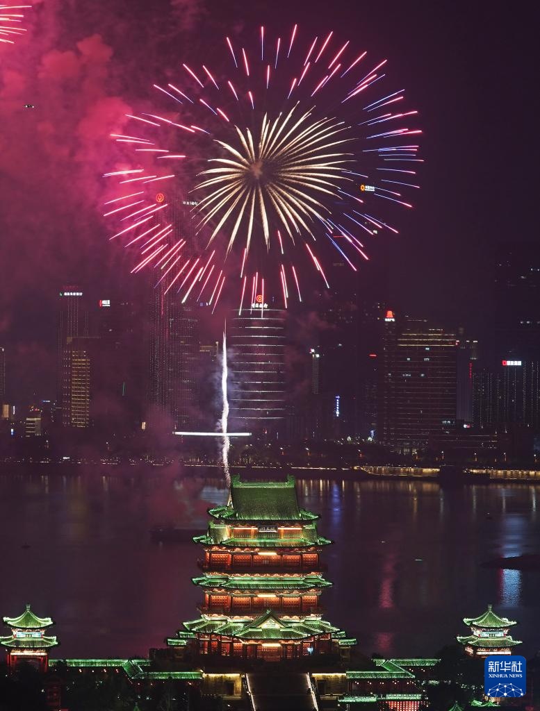 江西南昌：烟花晚会迎新春