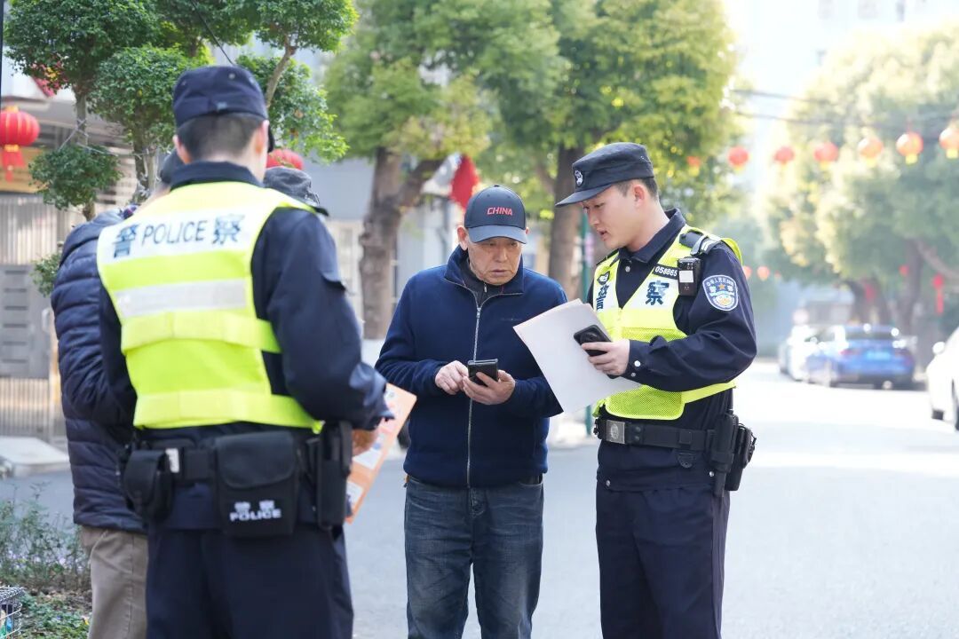 让人破防！妈妈装成“食堂阿姨”，赶赴上海为“00后”新警送年夜饭