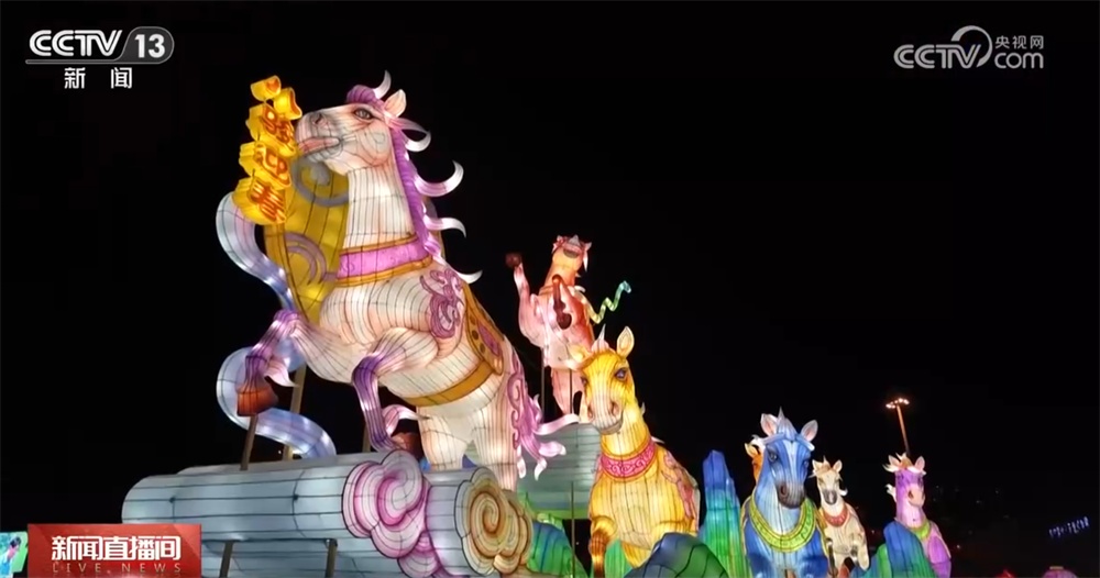 花灯璀璨、无人机秀、鱼灯巡游轮番上演 光影交织间让“年味”可玩可享可看 花灯璀璨、无人机秀、鱼灯巡游轮番上演 光影交织间让“年味”可玩可享可看