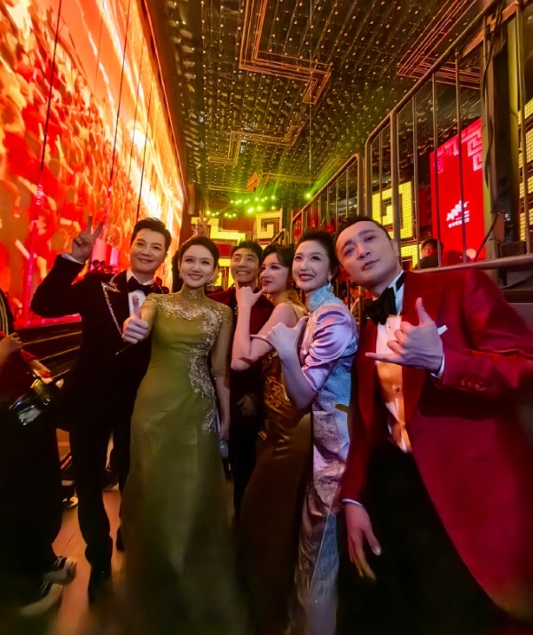 尼格买提春晚后发长文,“终于集齐十二生肖” 尼格买提春晚后发长文,“终于集齐十二生肖”