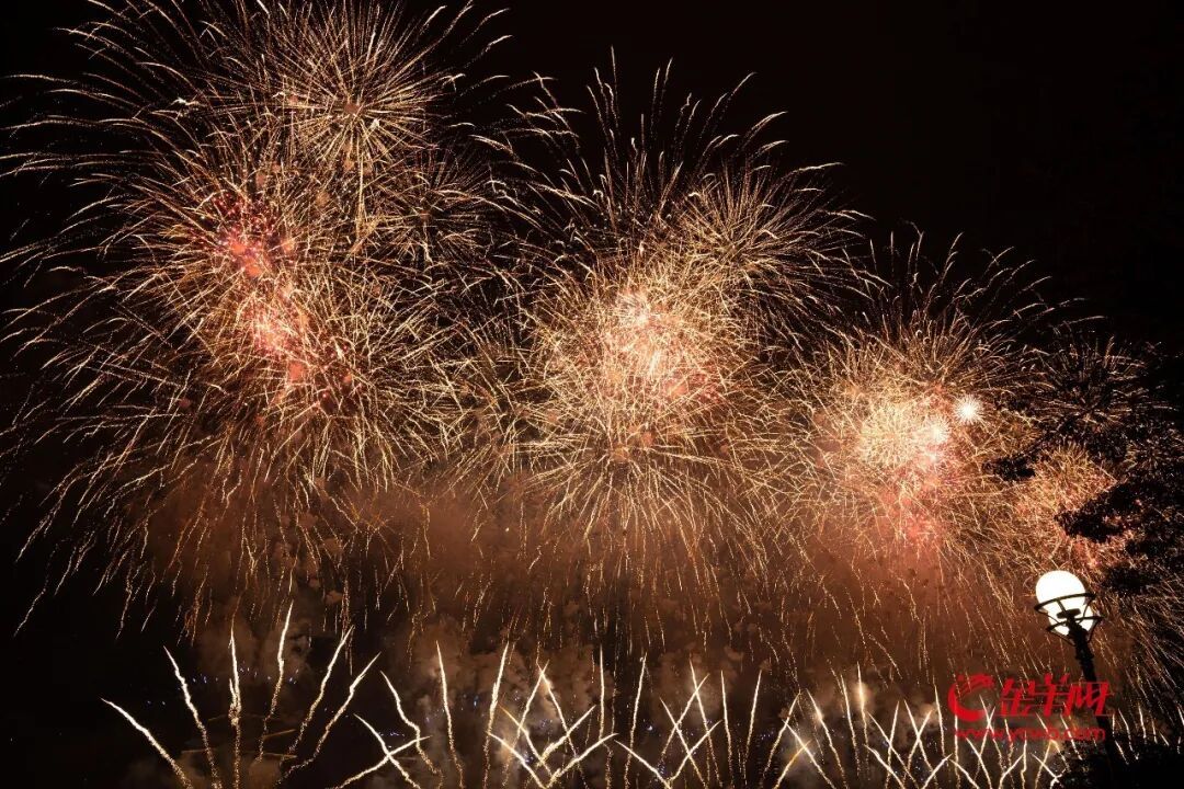 800米璀璨！广州白鹅潭15万发烟花点亮马年夜空