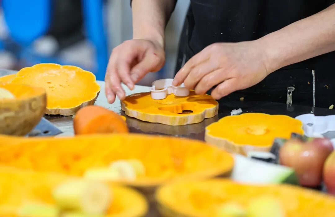 “新年餐”“大红包”安排上了！黔灵山公园动物欢乐闹新春