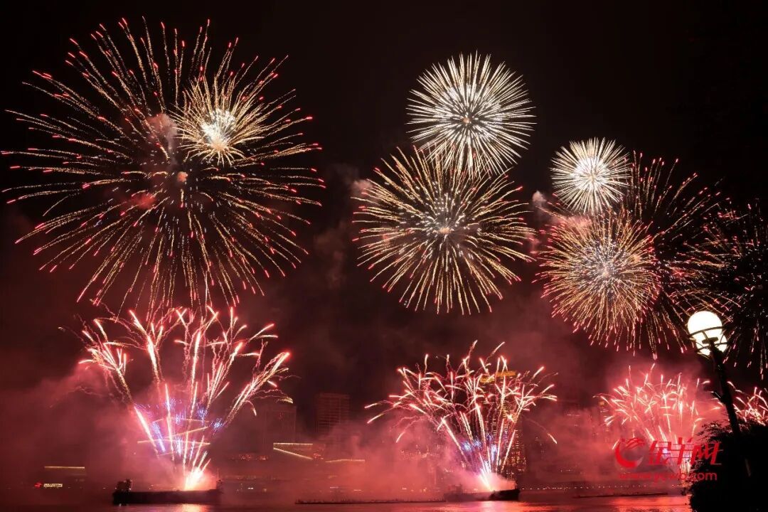 800米璀璨！广州白鹅潭15万发烟花点亮马年夜空