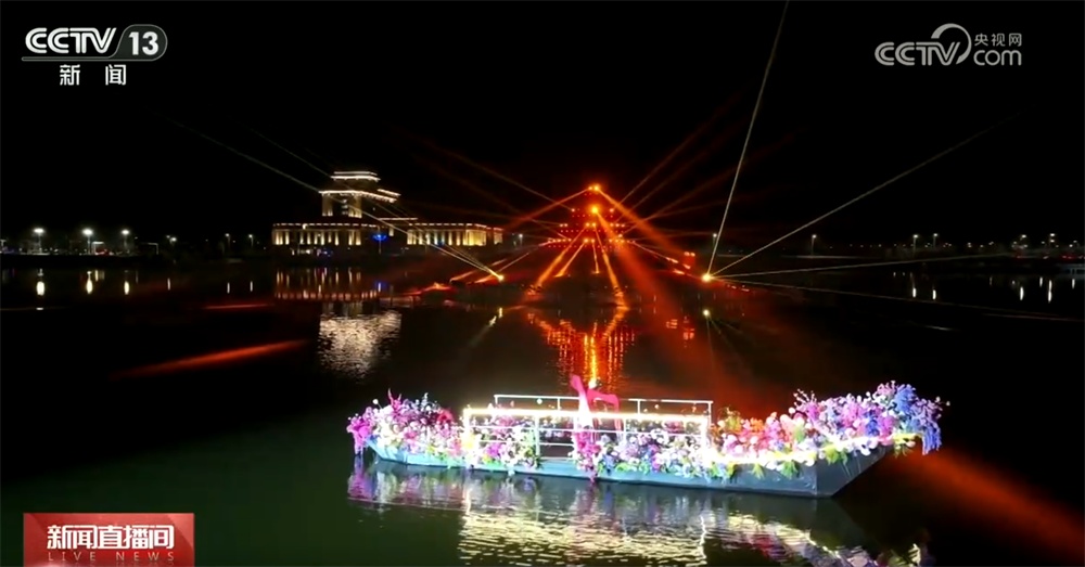 花灯璀璨、无人机秀、鱼灯巡游轮番上演 光影交织间让“年味”可玩可享可看 花灯璀璨、无人机秀、鱼灯巡游轮番上演 光影交织间让“年味”可玩可享可看