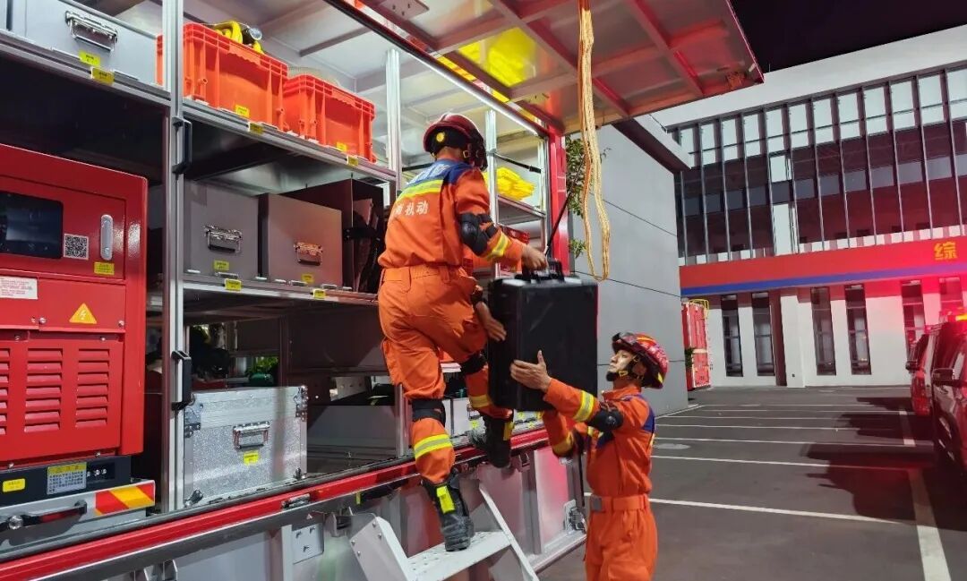 深夜，云南发生地震，当地消防救援机动支队立即启动应急响应