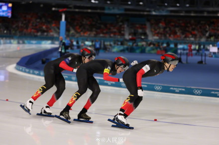 祝贺！中国男团速滑追逐铜牌