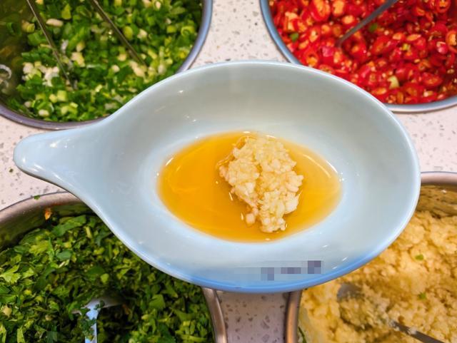 北京麻酱VS川渝油碟VS云贵蘸水，到底哪里的火锅蘸料最好吃？