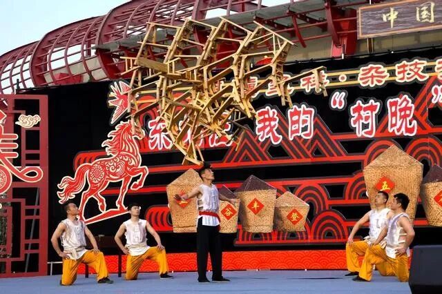 打架子鼓、磨咖啡……这个春节,被中国机器人硬控了! 打架子鼓、磨咖啡……这个春节,被中国机器人硬控了!