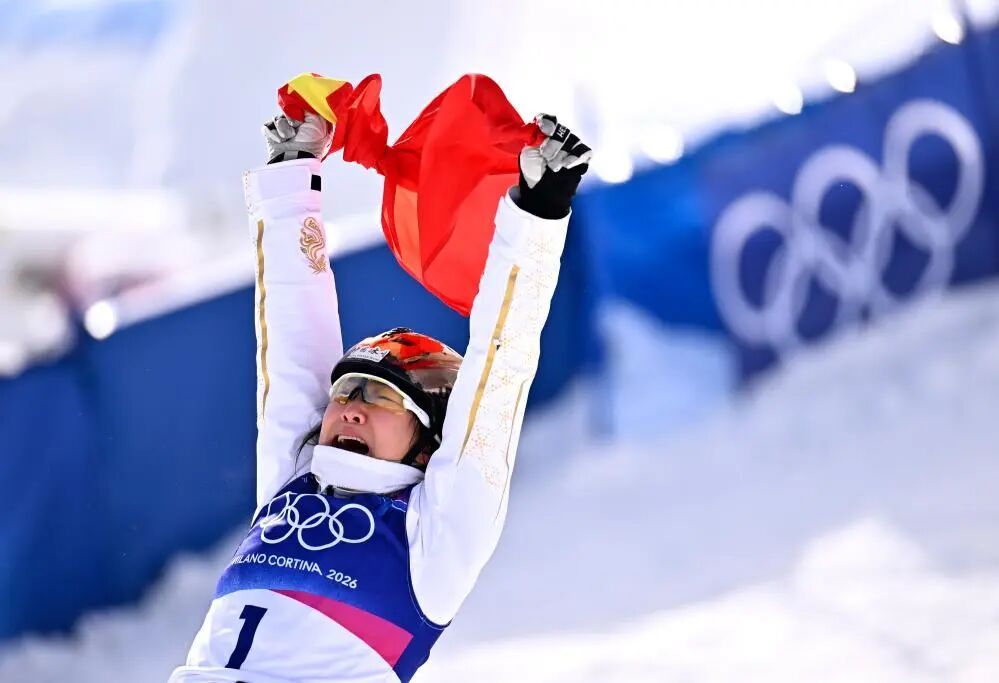 35岁老将再夺金！徐梦桃的这身白色战袍竟隐藏这些“中式浪漫”和高科技