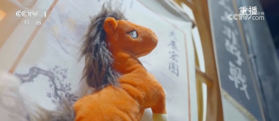 当非遗技艺融入日常审美 马年文创跨界频频破圈催生火热消费新图景 当非遗技艺融入日常审美 马年文创跨界频频破圈催生火热消费新图景