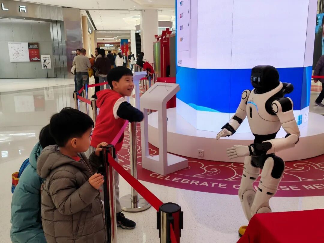 打架子鼓、磨咖啡……这个春节,被中国机器人硬控了! 打架子鼓、磨咖啡……这个春节,被中国机器人硬控了!