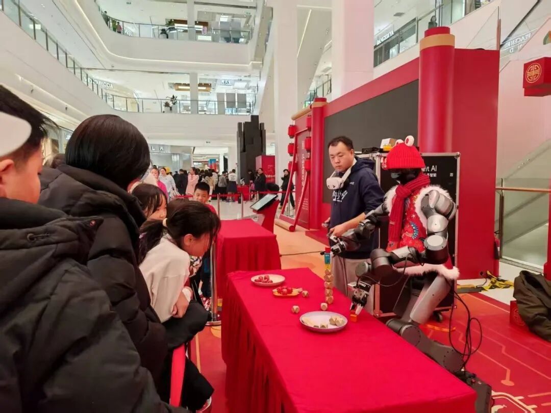 打架子鼓、磨咖啡……这个春节,被中国机器人硬控了! 打架子鼓、磨咖啡……这个春节,被中国机器人硬控了!