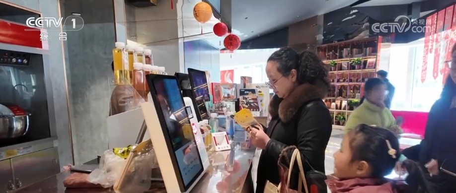 热气腾腾中国年活力满格 “创新场景+券包优惠”点燃春节假期消费“热引擎”