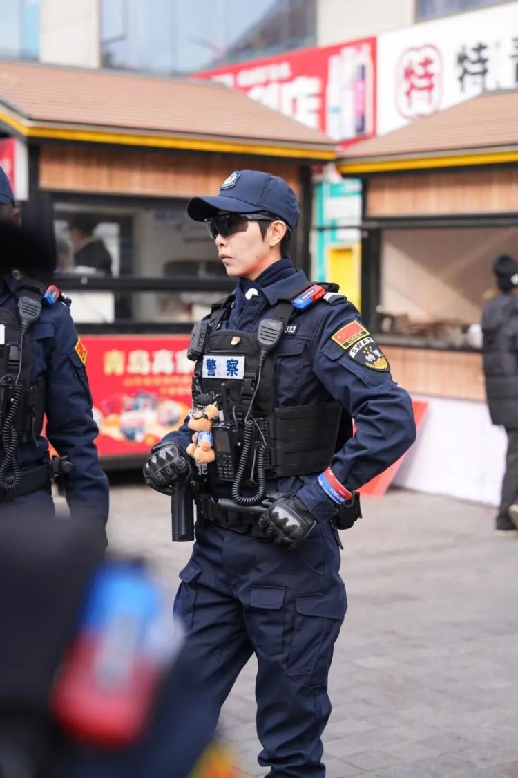 全网刷屏!青岛“181女警”火了!“因为我身高181,所以代号181” 全网刷屏!青岛“181女警”火了!“因为我身高181,所以代号181”