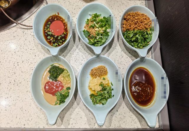 北京麻酱VS川渝油碟VS云贵蘸水，到底哪里的火锅蘸料最好吃？