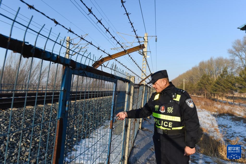 新春守一线 铁警护旅途