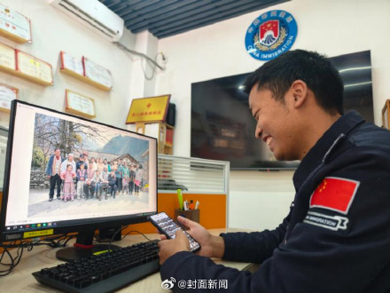 民警6年拍4500张证件照77张全家福