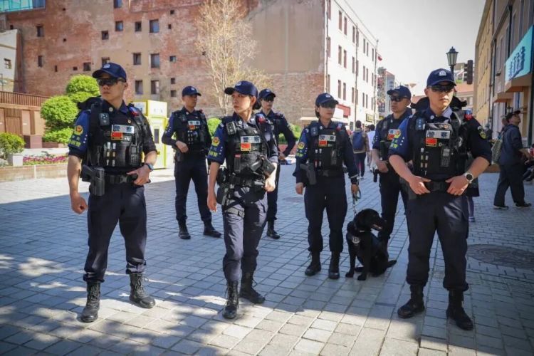 全网刷屏!青岛“181女警”火了!“因为我身高181,所以代号181” 全网刷屏!青岛“181女警”火了!“因为我身高181,所以代号181”