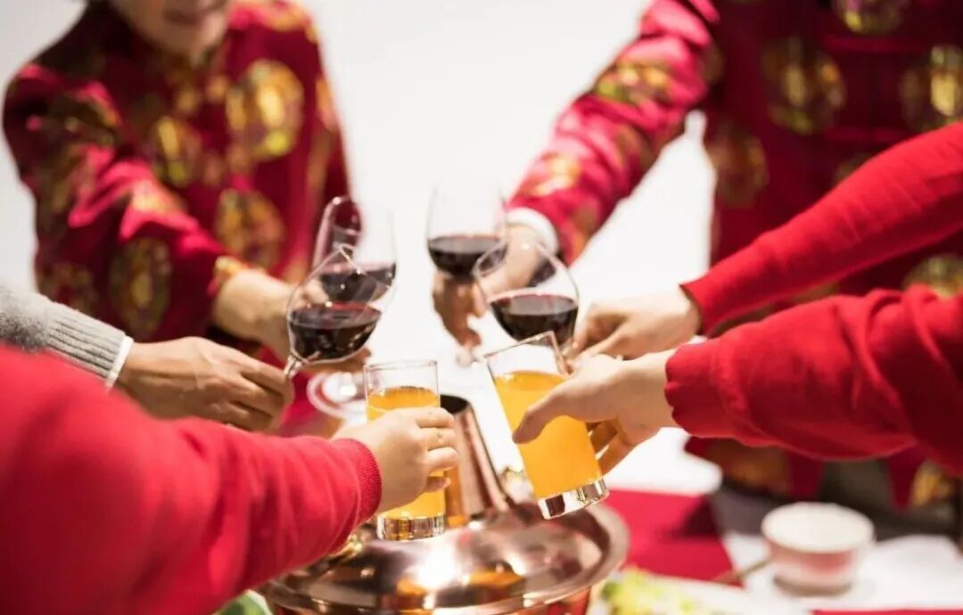 劝君莫贪杯，小心“酒精肝”