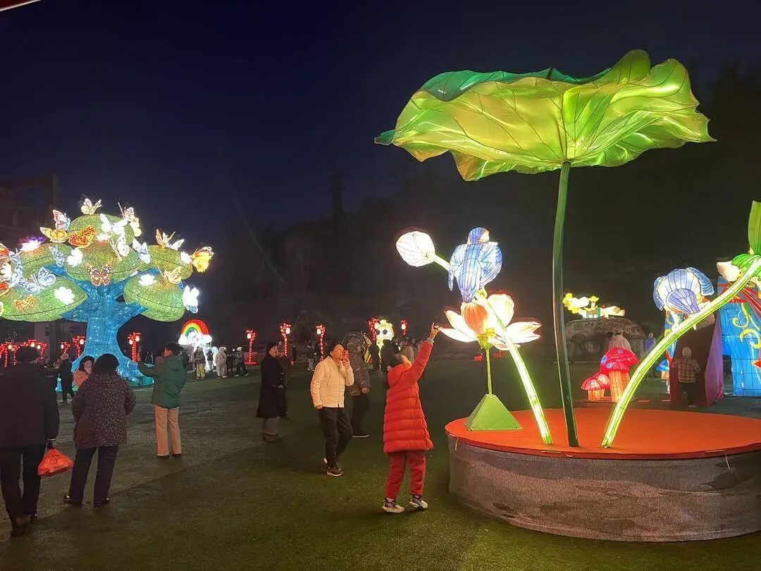 2026新春走基层|工业遗产群灯火暖游人 2026新春走基层|工业遗产群灯火暖游人