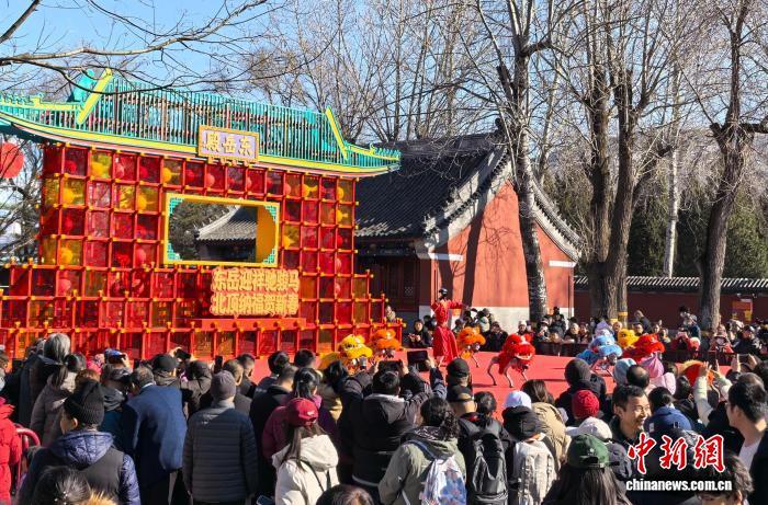 南北非遗京城同台上演 古建庙宇舞动新潮活力 南北非遗京城同台上演 古建庙宇舞动新潮活力