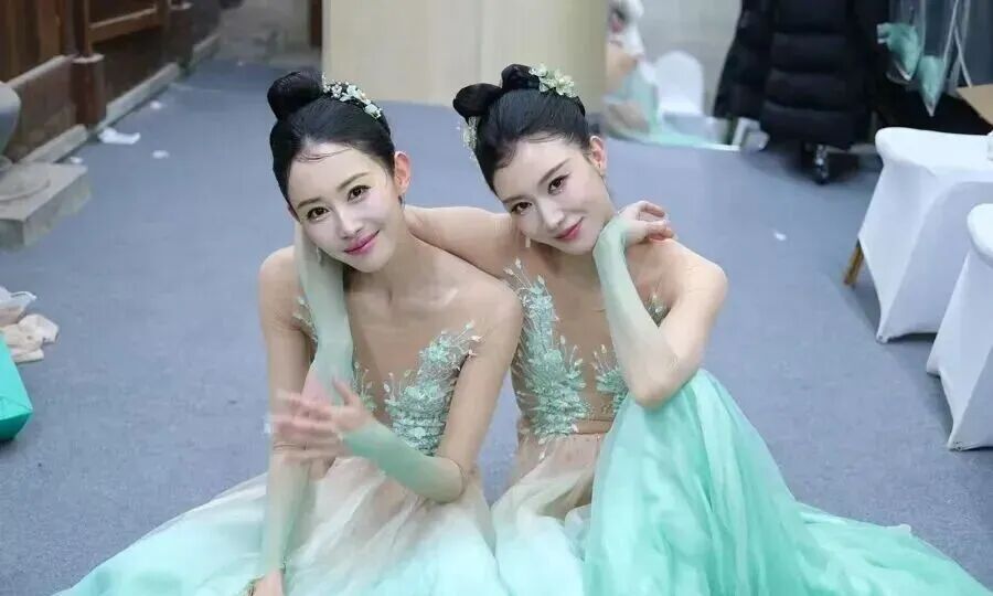 她抗癌归来,第5次登上春晚! 她抗癌归来,第5次登上春晚!