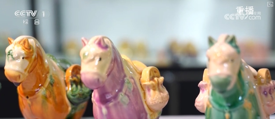 当非遗技艺融入日常审美 马年文创跨界频频破圈催生火热消费新图景 当非遗技艺融入日常审美 马年文创跨界频频破圈催生火热消费新图景