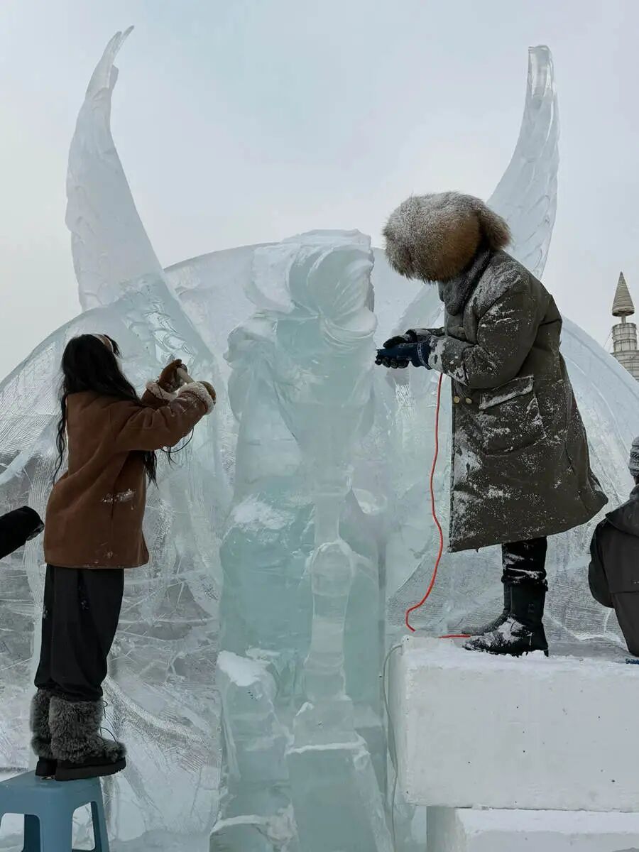 一座冰雕看哭好多网友?创作者揭秘 一座冰雕看哭好多网友?创作者揭秘