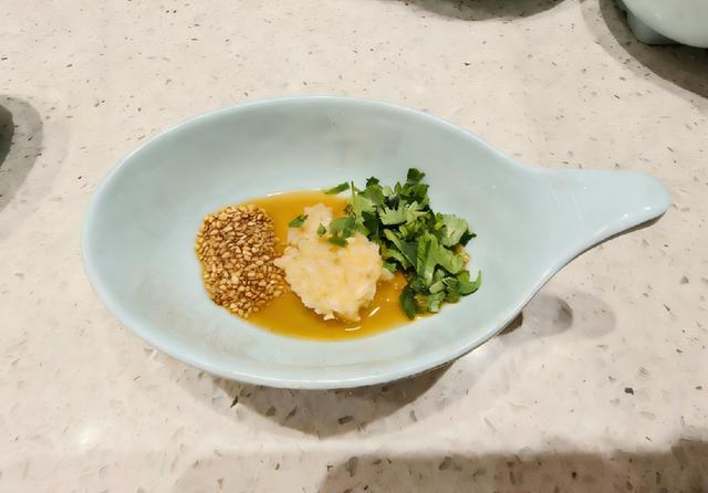 北京麻酱VS川渝油碟VS云贵蘸水，到底哪里的火锅蘸料最好吃？