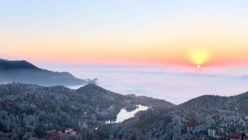 江西庐山：雾凇云海夕阳奇观 冬日美景引万名游客