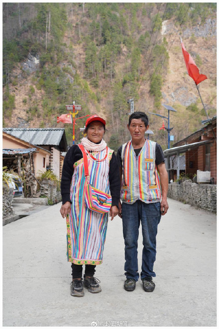 民警6年拍4500张证件照77张全家福