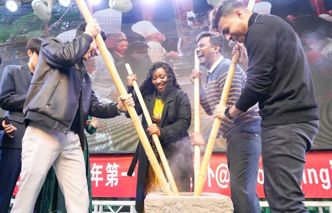 打架子鼓、磨咖啡……这个春节,被中国机器人硬控了! 打架子鼓、磨咖啡……这个春节,被中国机器人硬控了!