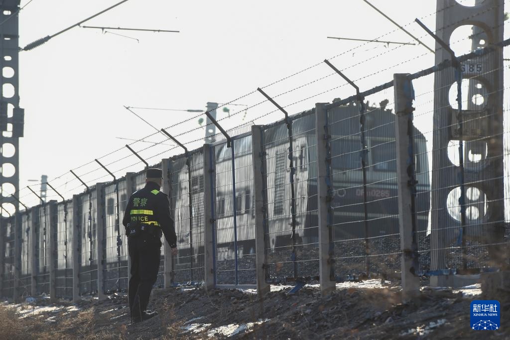 新春守一线 铁警护旅途