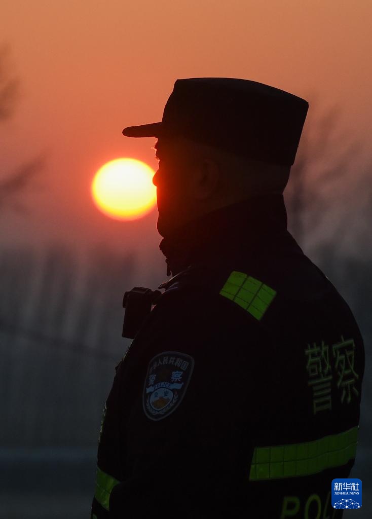 新春守一线 铁警护旅途