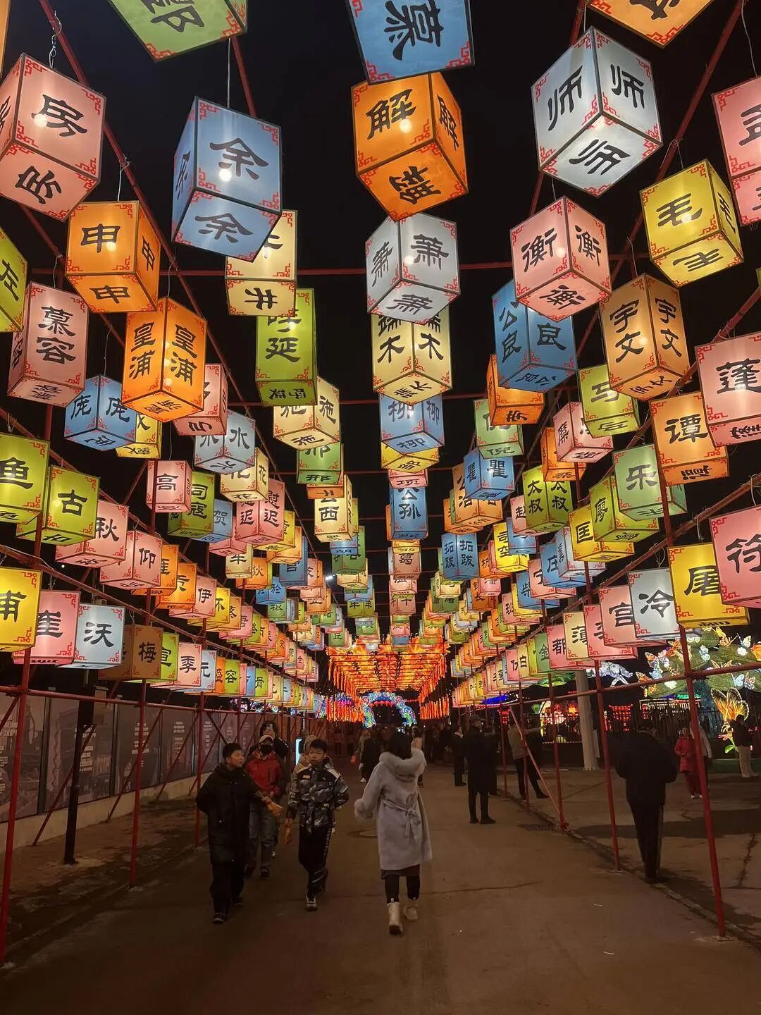 2026新春走基层|工业遗产群灯火暖游人 2026新春走基层|工业遗产群灯火暖游人