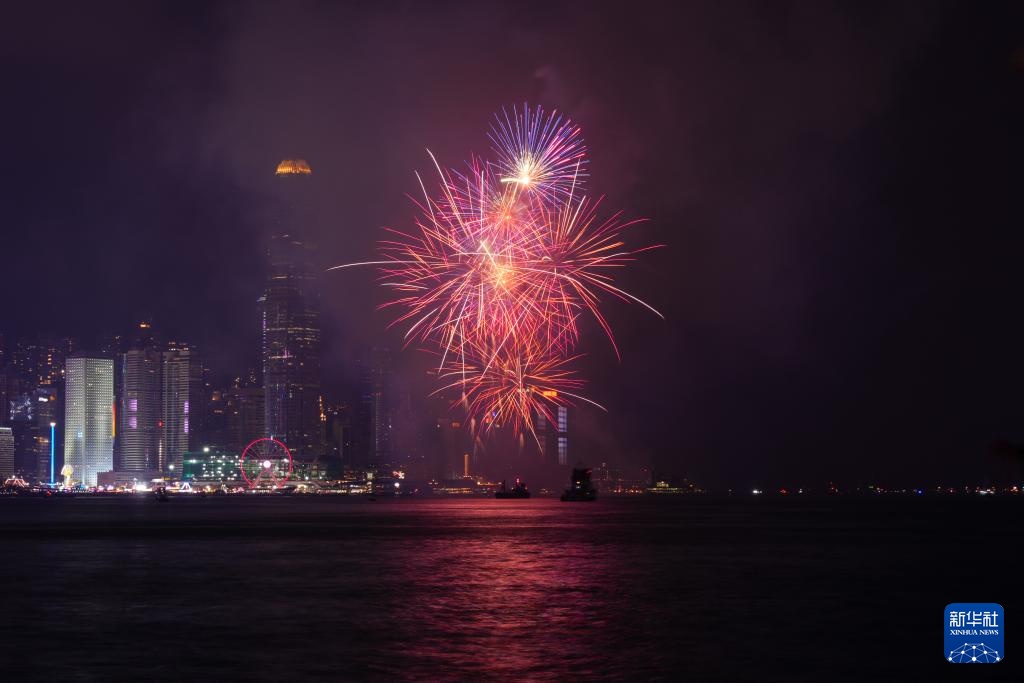 香港：烟花汇演庆新春