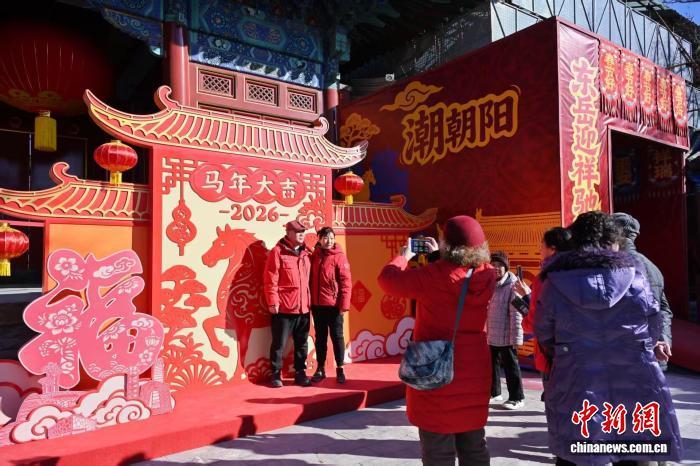 南北非遗京城同台上演 古建庙宇舞动新潮活力 南北非遗京城同台上演 古建庙宇舞动新潮活力