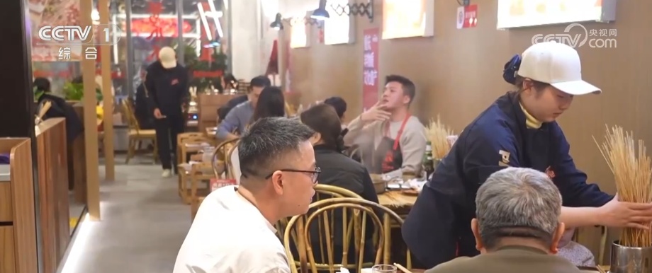 热气腾腾中国年活力满格 “创新场景+券包优惠”点燃春节假期消费“热引擎”