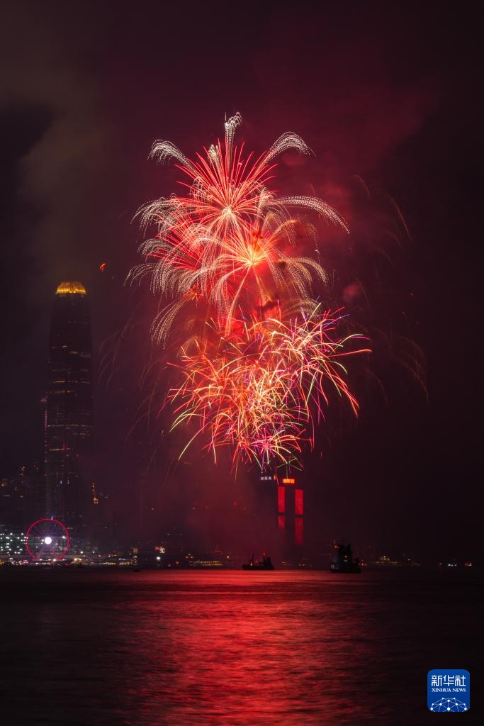 香港：烟花汇演庆新春
