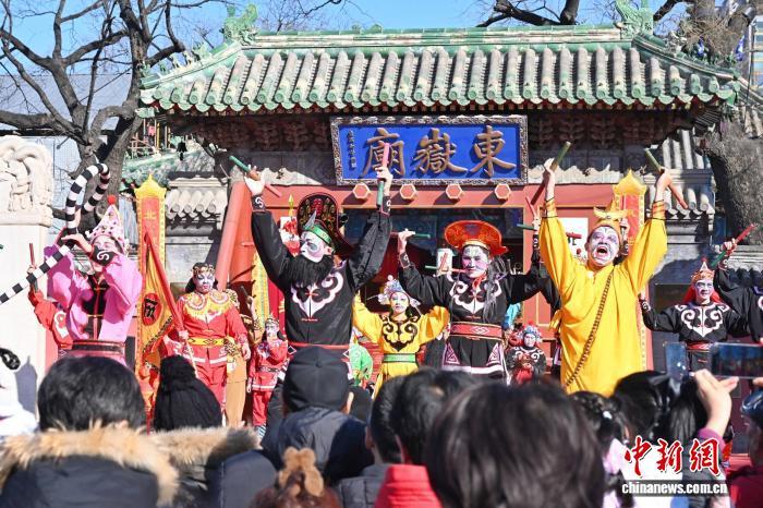 南北非遗京城同台上演 古建庙宇舞动新潮活力 南北非遗京城同台上演 古建庙宇舞动新潮活力