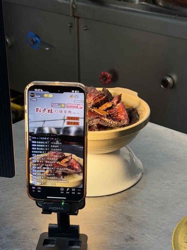 一天2000斤都不够卖!杭州这里忙得热火朝天,有人坐3小时的车赶来… 一天2000斤都不够卖!杭州这里忙得热火朝天,有人坐3小时的车赶来…